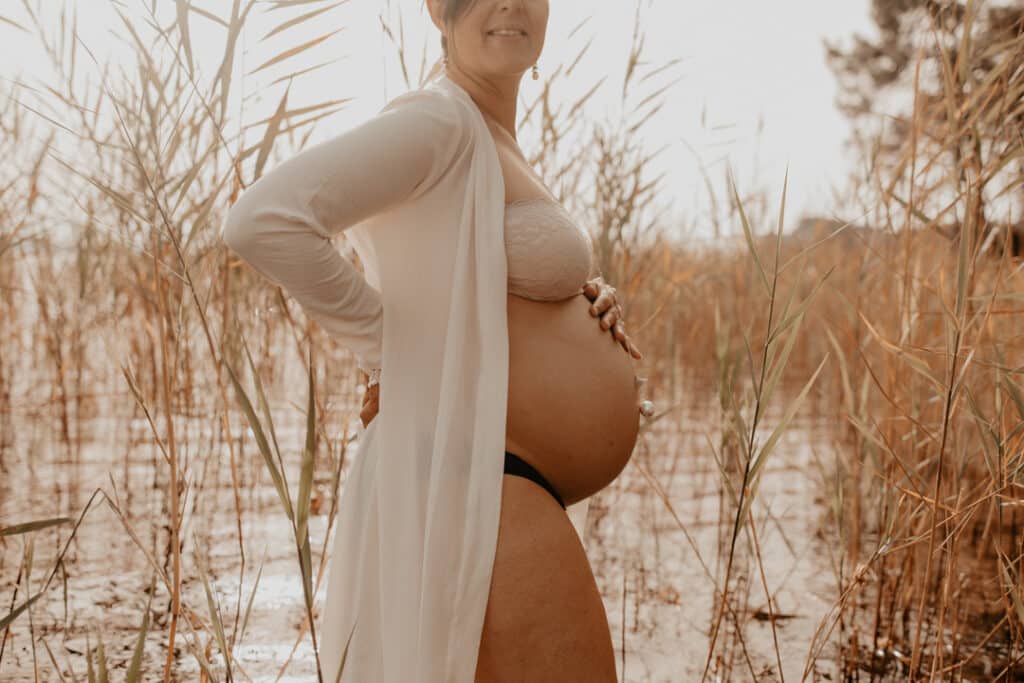 photo d'une femme enceinte au lac de Biscarrosse